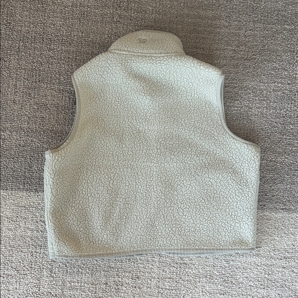 Aritzia Polar Fleece Cropped Vest - Picture 3 of 3